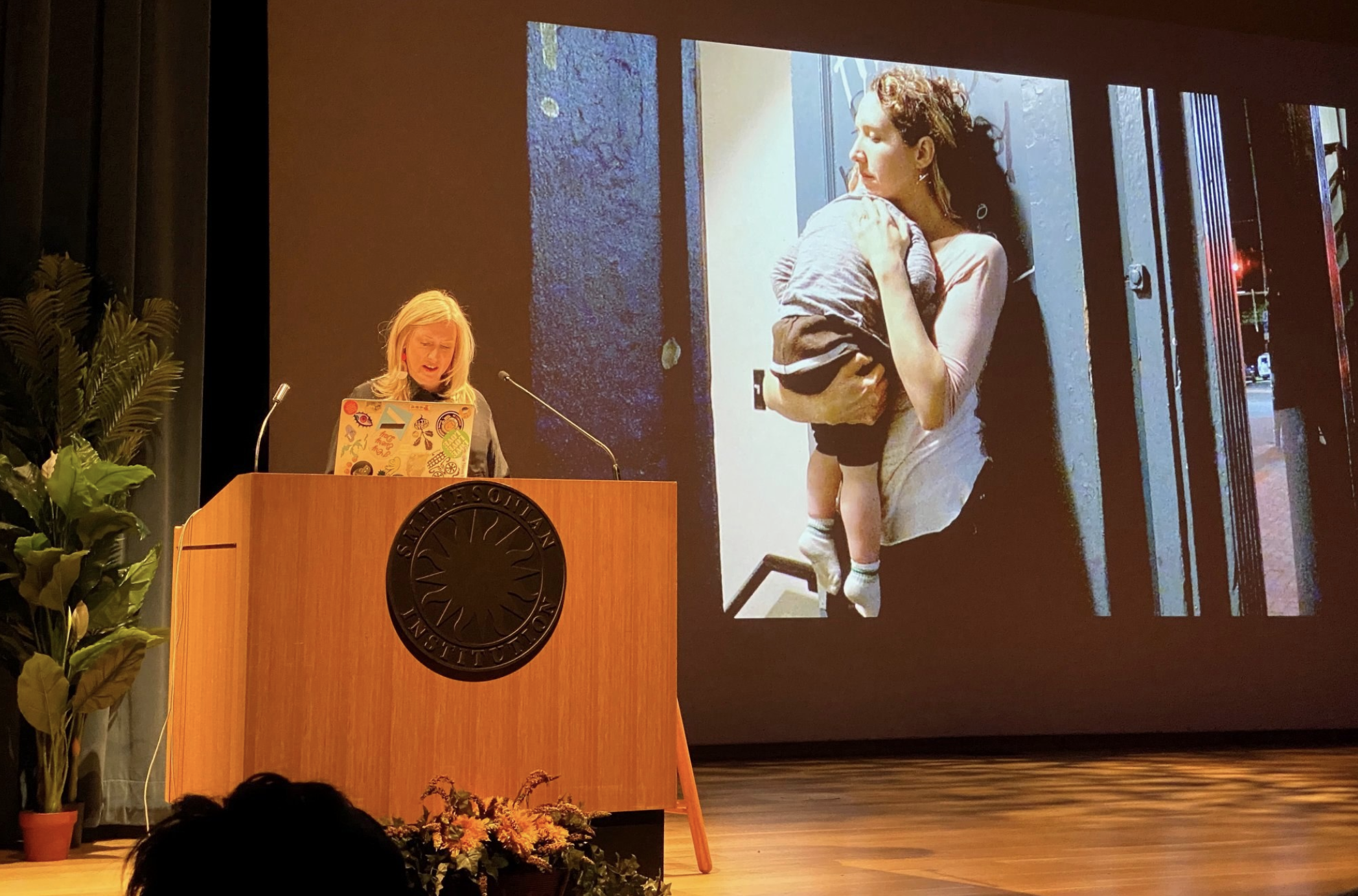 Mary Louise Schumacher lecturing at the Smithsonian American Art Museum in 2019. Photo by Ken Hanson.