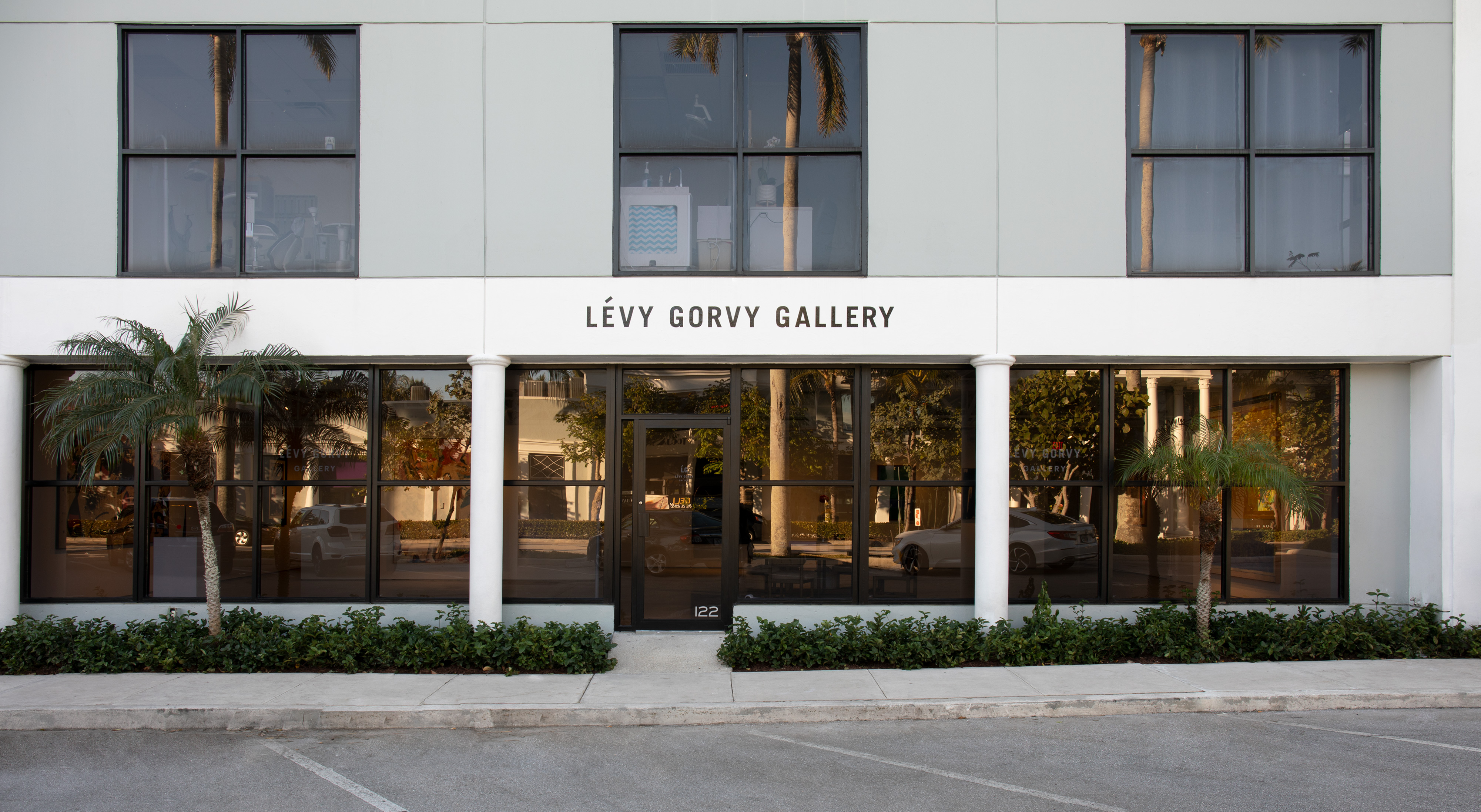 The exterior of Lévy Gorvy gallery in the Royal Poinciana Plaza, Palm Beach. Photo: Oriol Tarridas