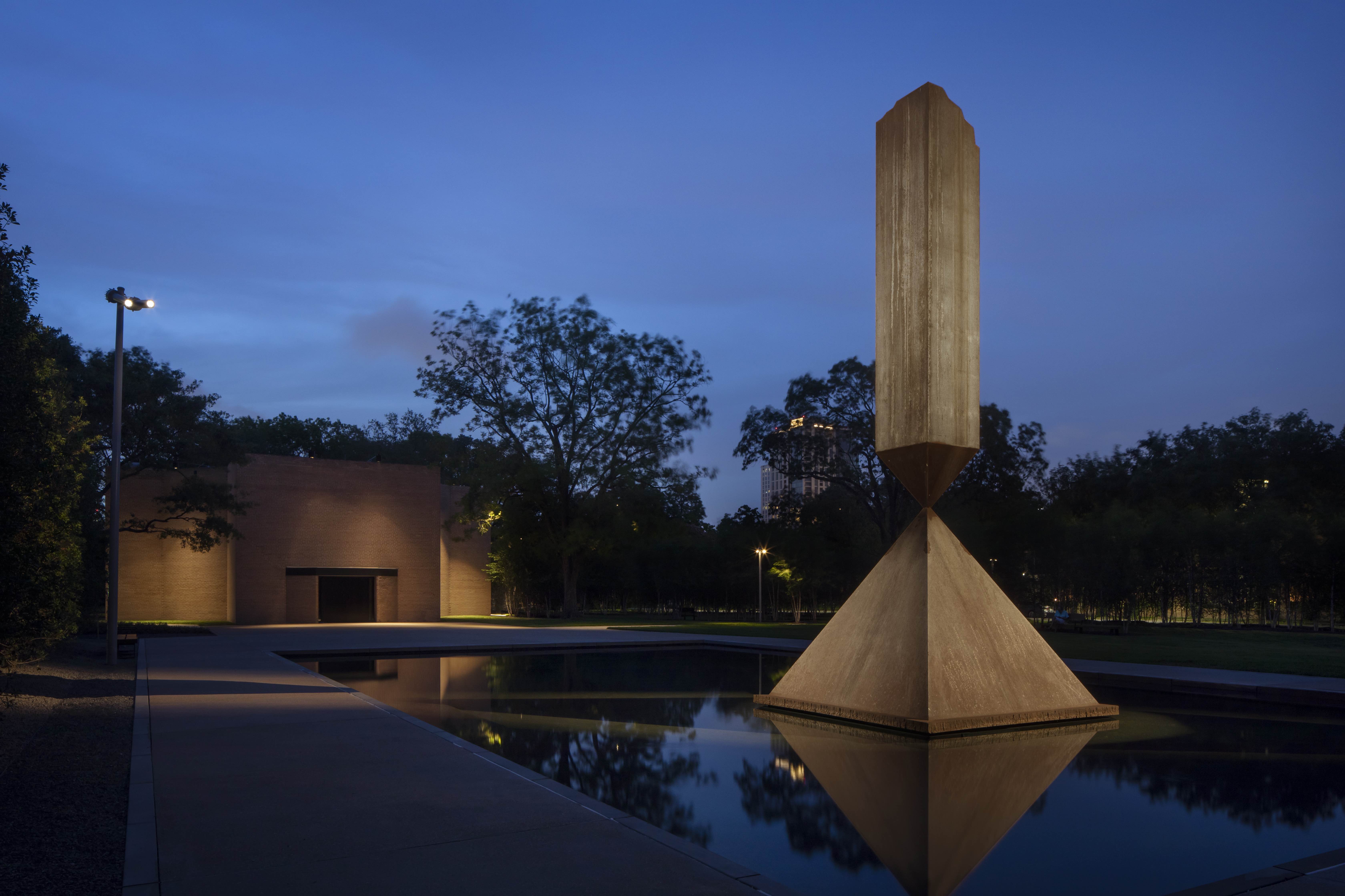 The Rothko Chapel plaza. © Elizabeth Felicella